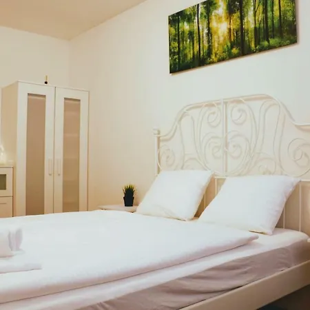 Green Wall Apartment Kaprun *