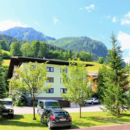 Green Wall Apartment Kaprun Apartament Kaprun