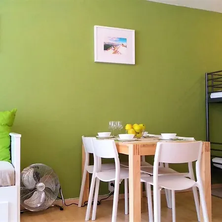 Green Wall Apartment Kaprun 卡普伦
