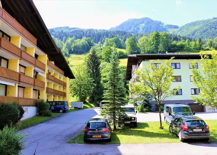Green Wall Apartment Kaprun Appartamento